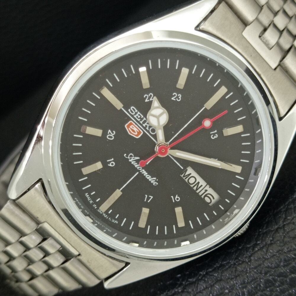 Vintage 1971 Seiko Automatic Mens Silver Watch W/daydate & Red Accents